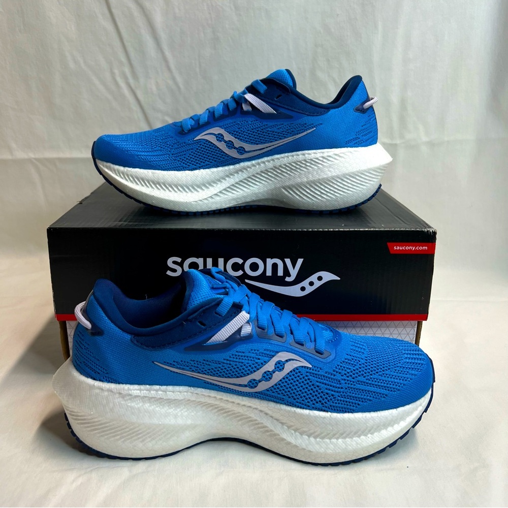 Woman’s saucony sneakers blue size 5.5